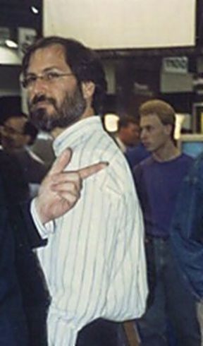 Steve Jobs at a NeXTSTEP trade show, mid-conversation